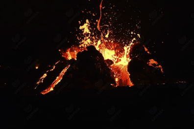 Events volcaniques avec projections de lave - 0mn 40s